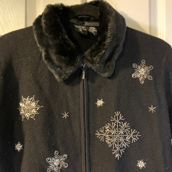 Nordic Design Women's Holiday Faux Fur Snowflakes Sweater Petite Size PM Black - Picture 3 of 6